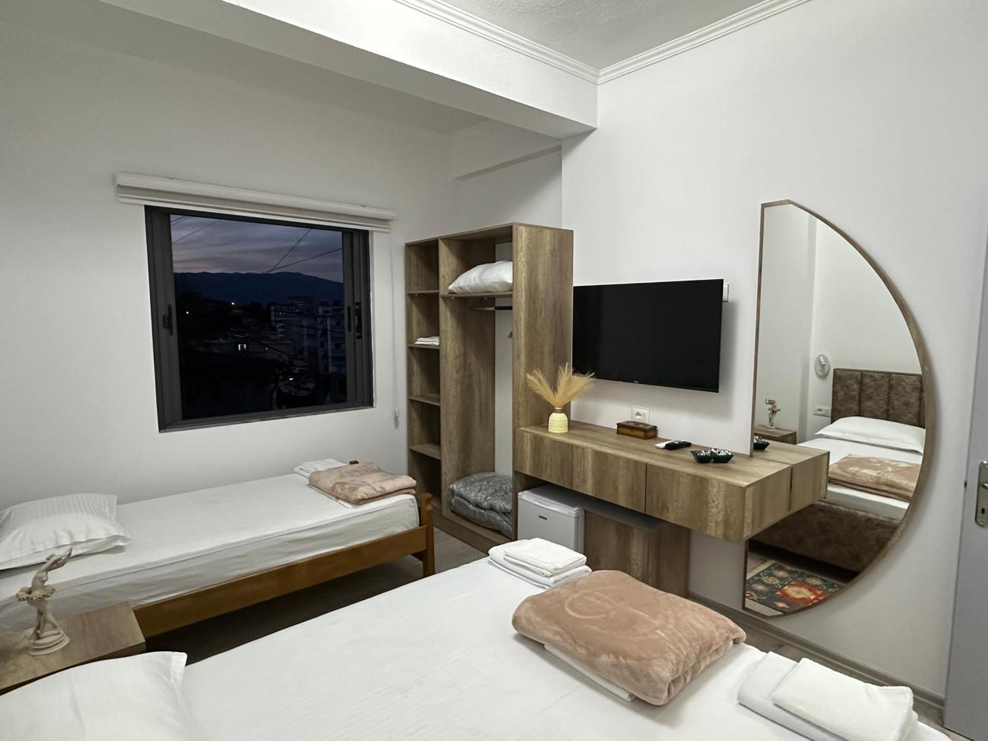 Lola'S Rooms Gjirokaster Exterior photo